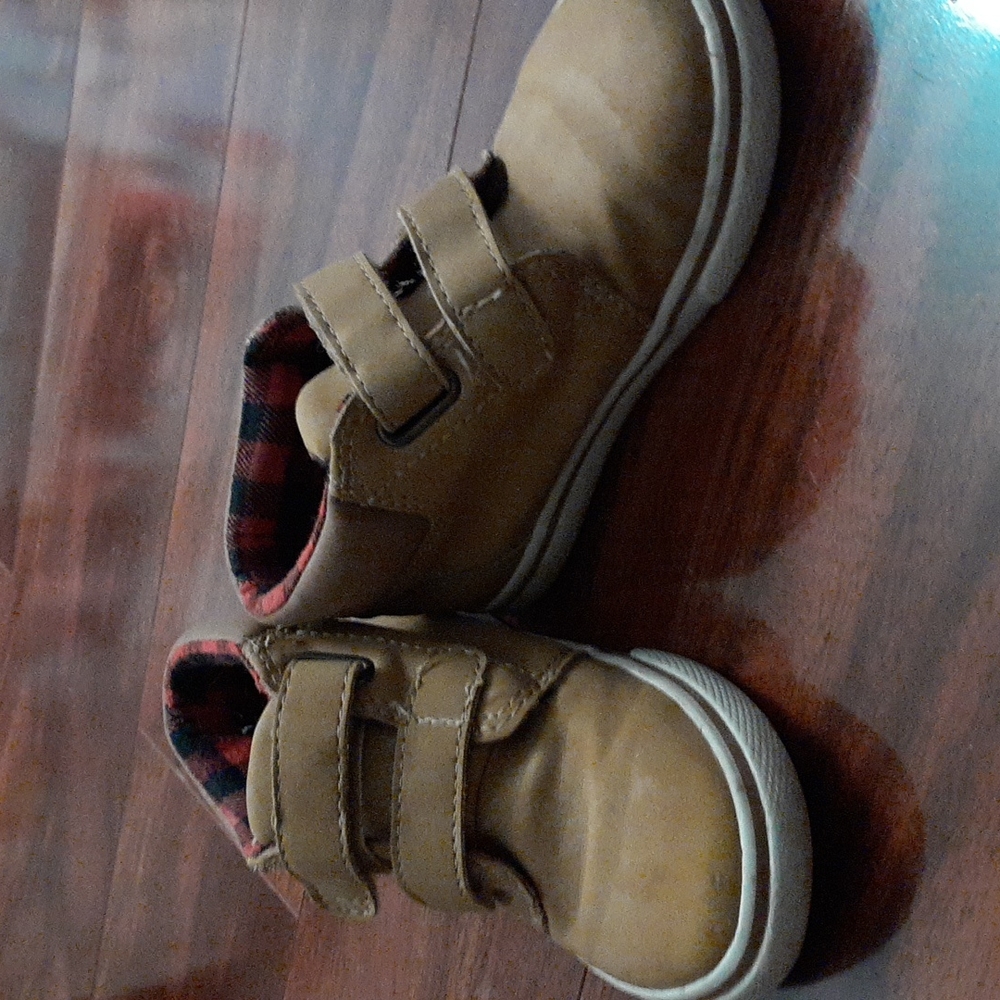 Boys shoes